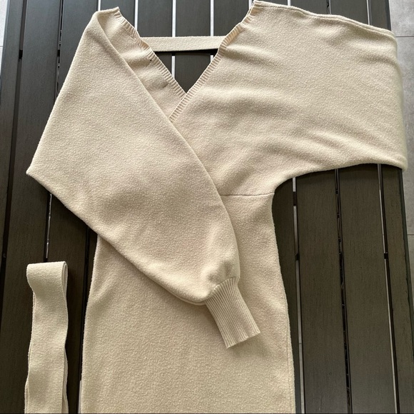 FOREVER 21 BODYCON SWEATER DRESS WITH BALOON SLEEVES!! - Picture 2 of 6